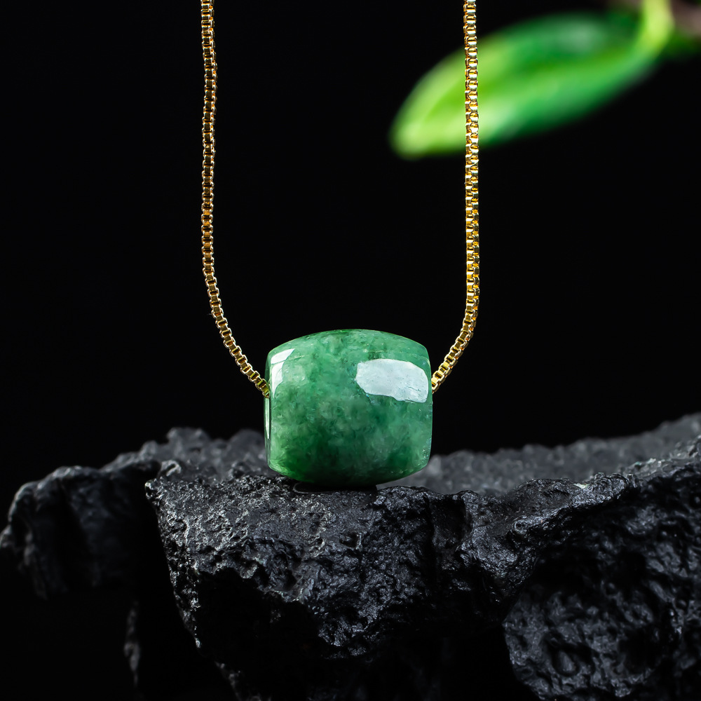 Necklaces - Colgante de cuentas de Jade Real