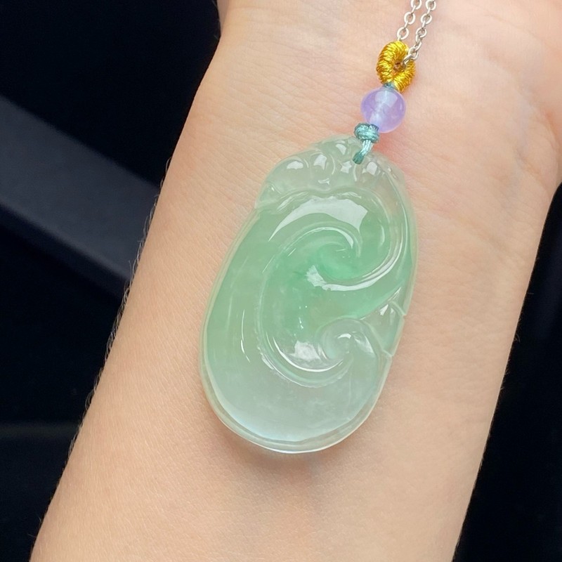 Colgante de jade con diseño de - Necklaces reseña y precio